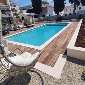 Mestrovic With Heated Swiming Pool- Near Split Appartement Kaštela